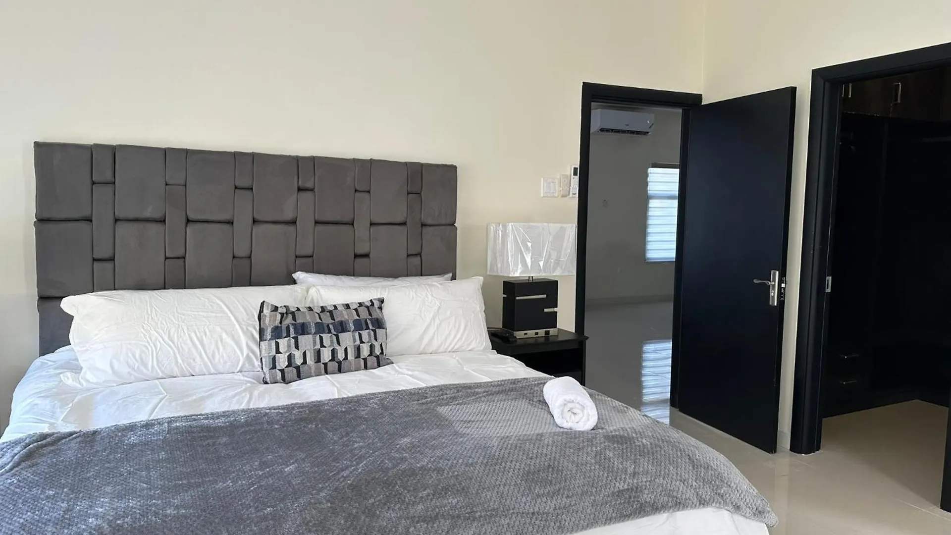 اتصالات 2 Bed Bungalow En-Suite, With Pool & Gym 